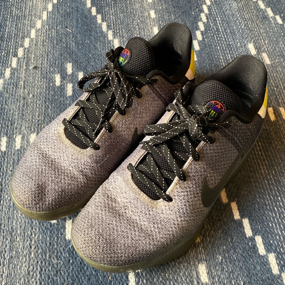 Nike Kobe 11 Elite Low - kids size 7